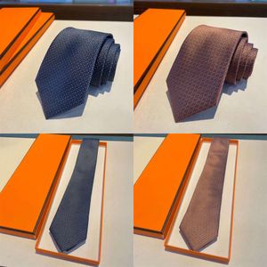 Designer Mens 100% Twill Silk Coup Tie à la main