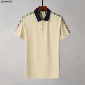 Diseñador para hombre Polos de negocios básicos camiseta Moda Francia Marca Camisetas Brazaletes bordados Insignias de letras Polo Shorts S-3XL {categoría}