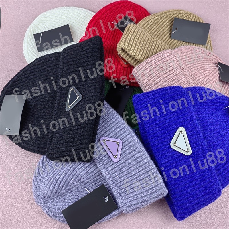 Vinterstickadesigner Beanie Luxury Baseball Hats Outdoor Woman Letter Triangle Woolen Bonnet Man Head Warm Cashmere Skull Caps Casual Trucker Mittade hattar