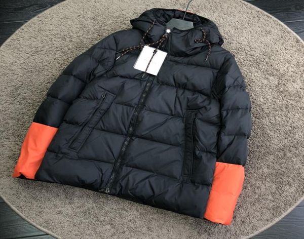 Designer Mens Down Jackets Parkas Luxury Monler Montbeliard Sweat à sweat noir Blue Blanc Oie-Top de haute qualité Man Hiver Famous Name Brand Outdoor Coats006897542522