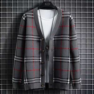Designer Mens Jacket Pulls pour hommes Automne Hiver Cardigan Mode Plus Taille Angleterre Épissé Couleur Cardigan Veste En Tricot Pull Manteau Pulls À Carreaux
