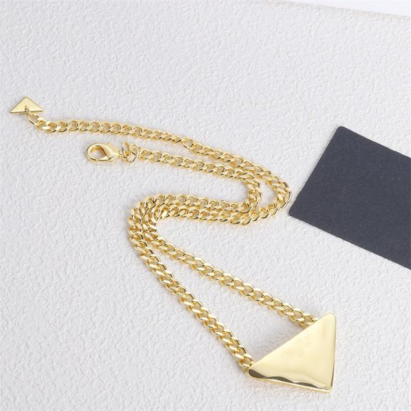 Diseñador Collar para hombre Mujeres Triángulo Letras Amor Hombres de moda Oro Cool Street Para mujer Punk Collares pendientes Cadenas para mujer Joyería de lujo