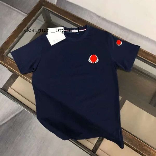 Designer Mens Polos Monclair T-shirt printemps veste monclair veste de vacances à manches courtes à manches décontractées Tops de luxe Vêtements de luxe avec lettres monclair court 3835