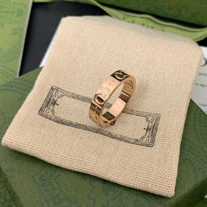 Designer Heren Ring Ringen Mode Staal Gegraveerd Letter Patroon Designer Ring Verlovingsring Maat 5-11 Ringen Voor Vrouwen Groothandel