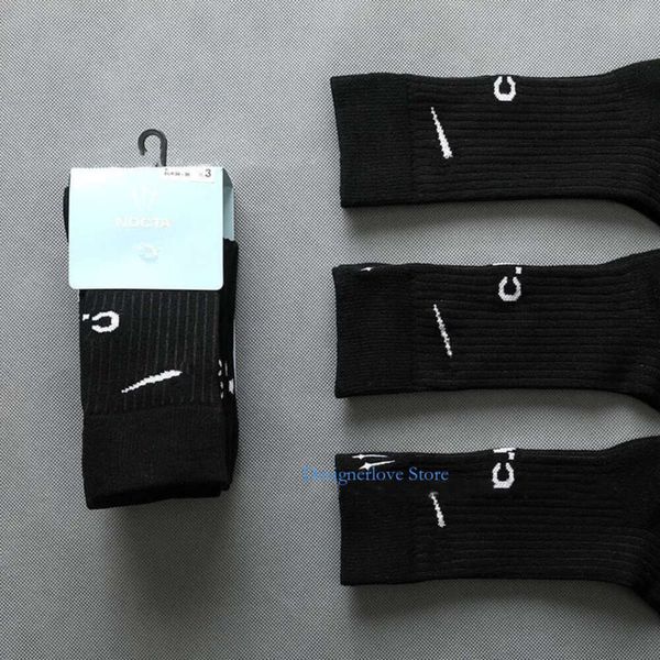 Chaussettes pour hommes de créateurs Sock Womens Sock 3 paires beaucoup élégant jogger de sport en cours d'exécution de coton pur brodé respirant
