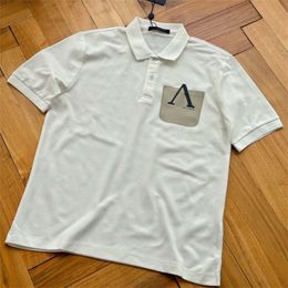 Designer Mens Polo Summer Shirt noir blanc v cou de poche de poche de conception polos imprimer régulier motif polo avec étiquette pour la vie quotidienne