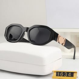 Designer Mens Zonnebril Brand Classic Style zonnebril voor vrouwen Retro Kleine frame Sunnies Gepolariseerde UV400 Beveiligingslenzen Zonneglazen met doos