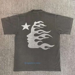 Diseñador Mensas Mens Tisas Gray Gray Hells Star Studios Camisa Hombres Mujeres Mujeres de alta calidad Top Black Camiseta Haikyuu