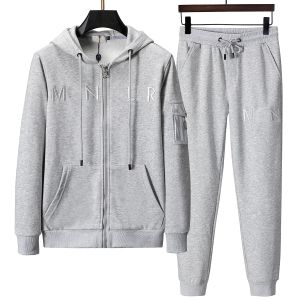 Diseñador para hombre Trajes de chándal Conjuntos Jogger Sudaderas Deportes Traje deportivo Hombres Mujeres Manga corta Trajes de sudor Diseños de jersey Ropa deportiva Conjunto trajes de fitness