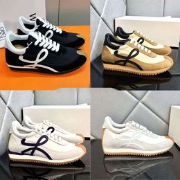 Designer Mens Womens Casual Shoe for Flow Runner Sneaker High Quality in Nylon Suede Lace Up Sneaker avec une tige douce et des ondes en caoutchouc miel Sole Top Vache 997