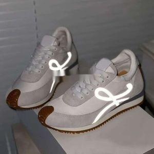 Designer Mens Womens Casual Shoe for Flow Runner Sneaker High Quality in Nylon Suede Lace Up Sneaker avec une tige douce et des ondes en caoutchouc miel Sole Cow Hide 667