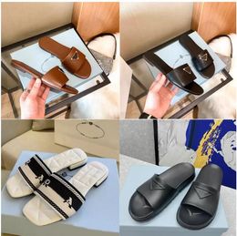 Designer Mens Womens pantoufles Slide Summer Fashion Wide Flat Slippery Sandals Slipper Flip Flop Beach Talon classique Hotel Bath Ladies sexy Sandals Grande taille 42