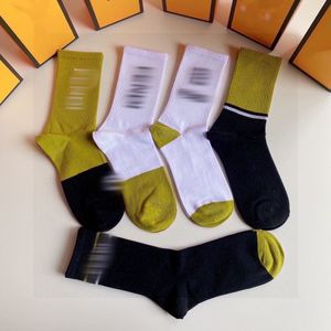 Designer Heren Dames Sokken 5 Kleuren FFGG Sport Vier Seizoenen Letter Print merk Katoen Heren en Dames Mid Tube Sokken a2