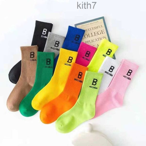 Designer Hommes Femmes Chaussettes 8 Couleurs BB Sports Quatre Saisons Lettre Imprimer Marque Coton et Tube Moyen YJTL