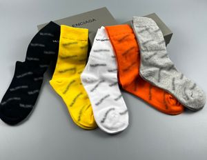 Designer Hommes Femmes Chaussettes Cinq Paires Luxe Sports Hiver Mesh Lettre Imprimé Chaussette Broderie Coton Homme Femme Avec Boîte