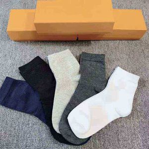 Designer Hommes Femmes Chaussettes Cinq paires Luxe Sports Bas d'hiver Respirant Lettre Imprimé Tigre Tête De Loup Chaussette Broderie Coton Homme A01