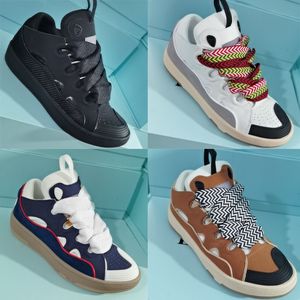 Designer schoenen heren lederen curb sneakers kalfssuède en mesh afgeronde vorm gewatteerde tong en metalen oogjes NO352