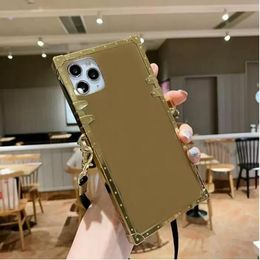 Fundas de teléfono con diseño de flores y espejos para iPhone 13 Pro Max 12 mini 11 XS XR X 8 7 plus Funda cuadrada de lujo Carcasa trasera con cordón B04