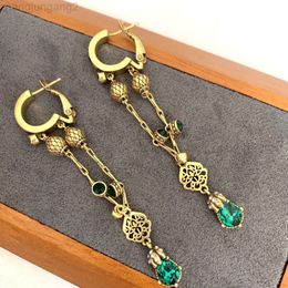 Ontwerper Miui Miui Earring Maijia's nieuwe groene holle kwast lange oorbellen middeleeuwse paleisstijl diamant ingelegde zegel oorbel clip