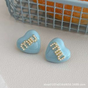 Designer Miui Miui Oorbellen Blue Love Pearl -oorbellen voor vrouwen licht luxe hoogwaardige modieuze en veelzijdige oorbellen 2023 Nieuwe hartvormige trendy oorbellen