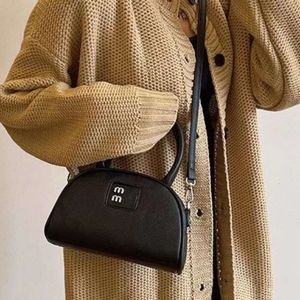 Sac Mius Designer Muimui Mui Mui Home Nouveau sac Shell demi-mois sac de selle à main mode polyvalent une épaule sac à bandoulière pour femmes