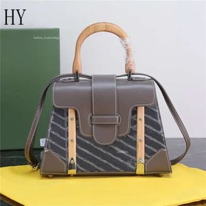 Designer MM Gray Nano Saigon Structure Sac à bandoulière avec poignée supérieure Taille: 28 cm Marque