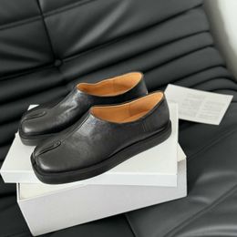 Designer MM6 Platform Chaussures automne / hiver Style Ultra-Light Classic Casual Shoes Fashion Brown, noir et blanc Temperament noble en cuir sorties 967