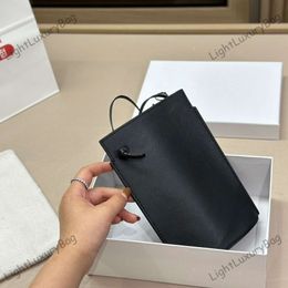 Diseñador Bolsa para teléfono móvil Bolso Bolso Bolso de hombro Patrón en relieve Color sólido Figuras de alta calidad para mujer Moda de lujo en masa 231016