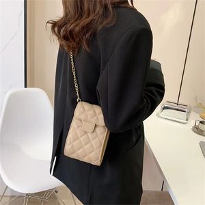 Ontwerper Mobiele telefoon Zakken Kleine vierkante handtassen Koppeling Domans Sport Leisure Cross Body Chest Tas Golden Letter Lederen munten Dagpakketten Handtas