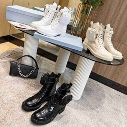 Designer Monolith-laarzen Dames Monolith-leer en Re-Nylon-laarzen met buidel, driehoekig logo Combat Boots-platform Sleehakken met veters, ronde neus, blokhakken Platte laarsjes