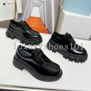 Designer Monolith Loafers Laars Dameslaarzen Leren Platform Hak Mode Enkel Woestijnlaars Flamingo's Plat Lage Medaille Grove Antislip Koeienhuid Rubberen Schoen