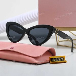 Designer Mui Mui Lunettes de soleil pour femmes Mu Lunettes de soleil ovales Lunettes de soleil de luxe monogramme Lunettes de soleil de haute qualité avec boîte d'origine A5