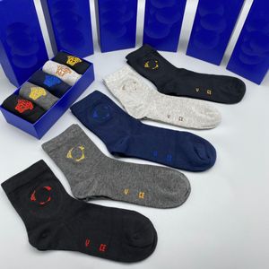 Chaussettes pour hommes multicolores de créateurs de mode pour hommes, chaussettes de basket-ball de football mélangées respirantes en coton de haute qualité pour hommes.