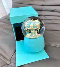 Designer Music Box Carrousel Dream Crystal Ball Classic Letter Light Blue Kerstmis Nieuwjaar Kinderdag Valentijnsdag Gift met doos