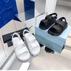 Designer Nappa Leather Sandals Luxe Sandaal Fashion gewatteerde Gevotte Gevotte klassieke slides Dames schoenen Zomer binnen Buiten Strand Dames Slippers Slipper