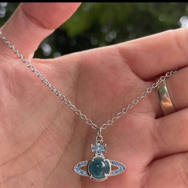 Collier de créateur Viviennr Westwoods, nouveau collier de perles porte-bonheur rotatif bleu lac pour femmes, diffusion en direct sans Traces