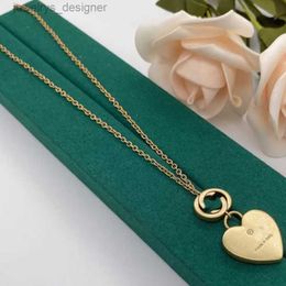 Collier de créateur 2022 Boucles d'oreilles Set For Women Luxurys Designers Gold Heart Oreing Fashion Jewerly Gift with Charm D2202175Z
