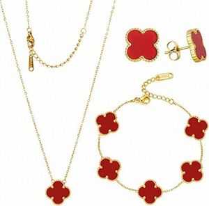 Designer ketting 4 vierbladige klaver armbanden van sieraden drie stukken set hangere kettingen steden dames geschenken voor kerst valentijnsdag 2024 ch