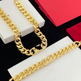 Collier de créateur Bracelet Explosion Alphabet Jewelry 18K Gold Lady Gift Hip-Hop Conception maître réception de mariage en hausse