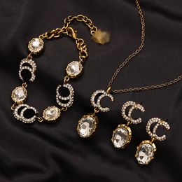 Collier de créateur bracelets boucles d'oreilles bijoux de bijoux rétro monogramme romantique noir rouge blanc cristal rinestone fashion familial couple cadeau cadeau