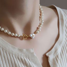 Collier de créateur Dowager Xi Exquise Love Pearl for Women Simple polyvalent haut de gamme et collier de sensation de conception unique avec des pendentifs de pierres précieuses à chaîne de col