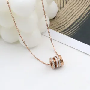 Collier de créateur Chaîne en os de serrure en acier titane or rose à la mode et minimaliste, petite taille, trois rangées de collier pendentif en diamant de boue, cadeaux de sélection pour femmes