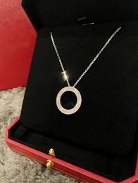 Collier de créateur pour les hommes et les femmes adore le collier pendant de haute qualité Collier en acier inoxydable