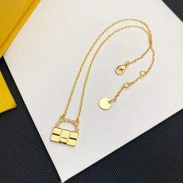 Collier de créateur pour femmes, type de sac à main en or, pendentif, chaîne élégante, chaîne plaquée or 14 carats, accessoire de bijoux de mode