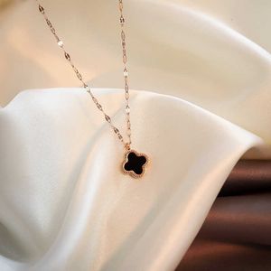 Designer ketting Klavertje vier luxe top sieraden eenvoudig en veelzijdig 18k rosé goud Zwaan klaver titanium staal vrouwelijke ketting Sieraden cadeau Van Clee