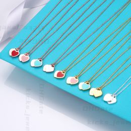 Collier de créateurs Accessoires cadeaux en forme de coeur en cuivre blanc double coeur bijoux de luxe femmes pendentif diamant bijoux de mode filles cadeaux chaîne moissanite