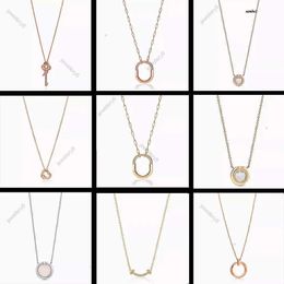 Collier de créateur cadeau Sailormoon a des bijoux nature sa fille anglaise assiette goth sœur infirmière infirmière pendente colliers Moisanite Friend Choker je