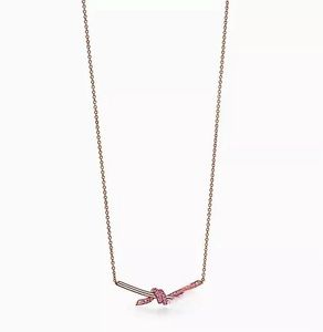 Collier de créateur cadeau Sailormoon a des bijoux nature fille Assiette anglaise Goth Sister Nurse Pendante Colliers Moisanite Friend Choker Jewelry S 2024