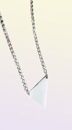 Collar de diseñador Cadena helada para hombres Joyería de moda de lujo para mujer Negro Blanco P Triángulo Colgante Diseño Plata Hip Hop Jewelr1105733
