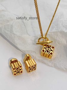 Designer ketting loews Luxe sieraden Topaccessoires Kleurloos 24K gouden kettingen voor dames Design Metaal Hoogwaardige lange truiketting Kerstcadeau-sieraden